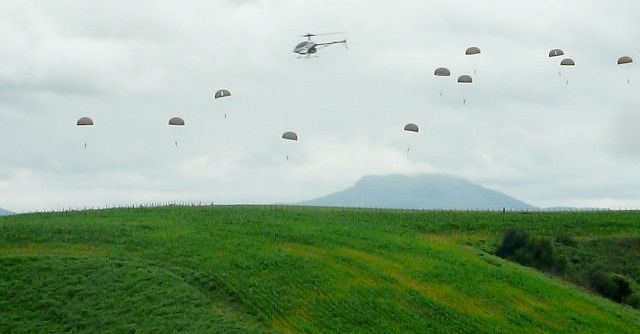2012-07-11 Largage parachutistes - Jean-Claude helico Raptor