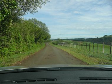 [Suivez les flèches pour rejoindre le terrain... ]